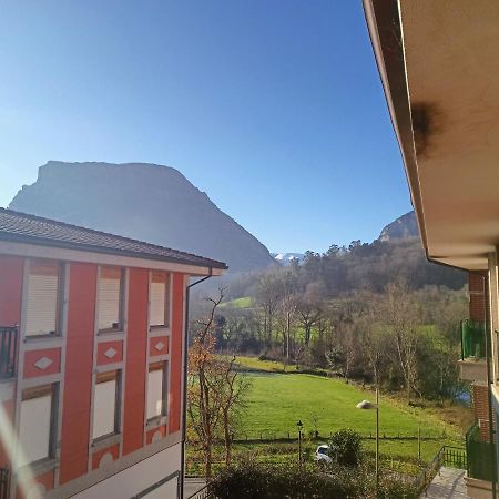 ラマレス・デ・ラ・ビクトリアLa Casita De Diana Ramales, Plaza Garaje Incluidaアパートメント エクステリア 写真