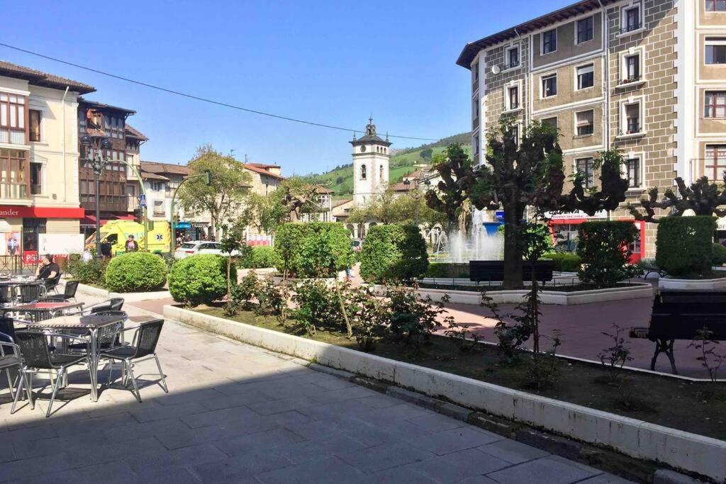 ラマレス・デ・ラ・ビクトリアLa Casita De Diana Ramales, Plaza Garaje Incluidaアパートメント エクステリア 写真